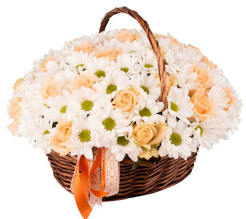 Charming Daisy Chrysanthemum with Roses Basket - Flowers Box London