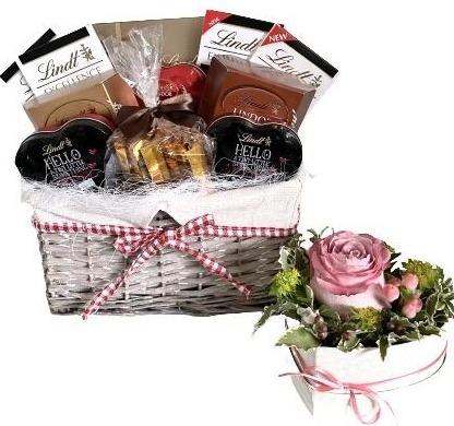 Lindt Hamper with Flowers - Flowers Box London