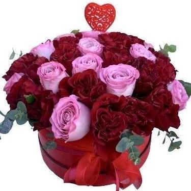 Pink and Red Roses Box