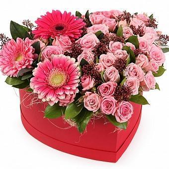 Pink Spray Roses and Gerbera Heart Box - Flowers Box London