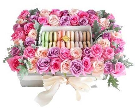 Roses with Macarons Box